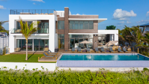 luxury rental house in Bahamas